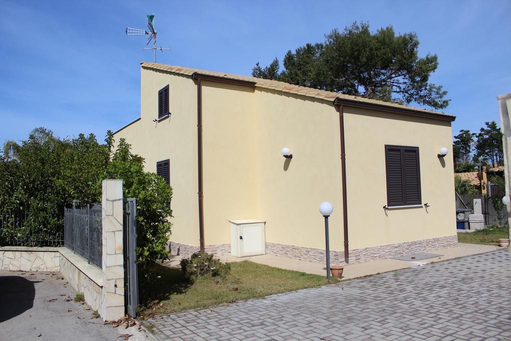 קמפופליצ'ה די רוצ'לה Casa Vacanze Roccella Beach מראה חיצוני תמונה